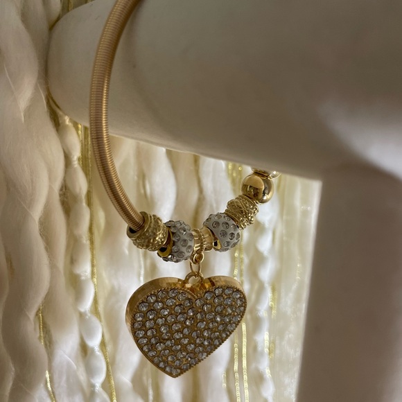 Stretch gold cord bracelet with sparkly heart and gold & sparkly charms! Bling! - Picture 3 of 8